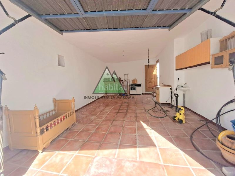 Foto ee1f5124-dd9a-4916-bebb-f94f4b8e8bb0. Casa amb aparcament a Periana
