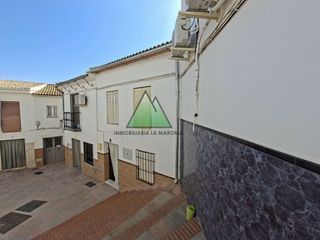 Casa  Calle licenciado pedro de tapia. Casa de pueblo con patio y balcón en villanueva de tapia