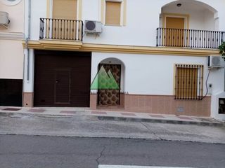 Casa  Calle granada. Casa de pueblo con amplitud y mucho potencial en villanueva de a