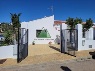 Chalet  Barrio puente don manuel. Chalet doble en urbanización buenavista, alcaucín  dos viviendas