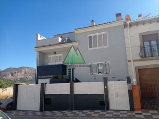 House  Calle conde. Una casa con encanto en alfarnate, con terrazas y vistas a la mo