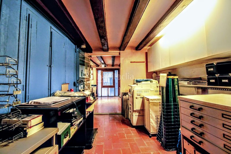 Foto c8376f6b-96c3-4108-9a42-13ab138b86bb. Local comercial a Gòtic Barcelona