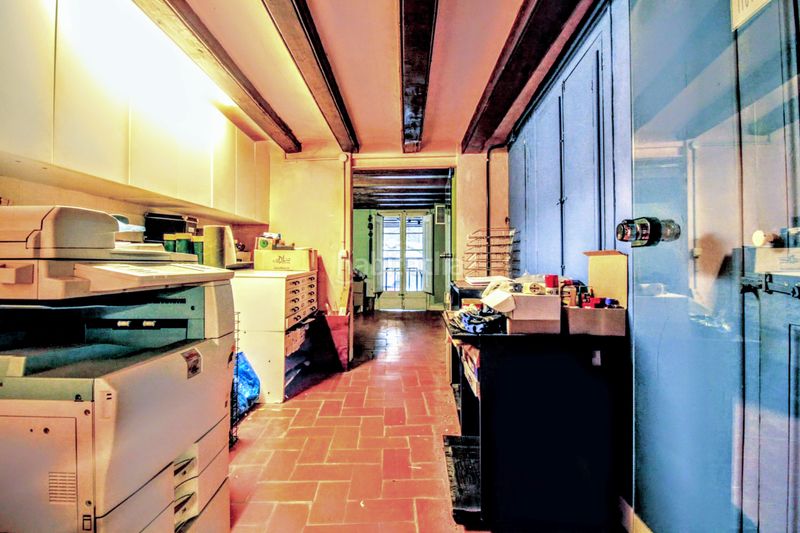 Foto f8491d63-6087-43ef-a816-5e0ab4d66f84. Local comercial a Gòtic Barcelona