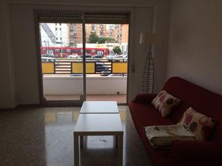 Lloguer Pis  Avinguda de la constituci�. Alquiler de piso estudiantes cuatro dormitorios