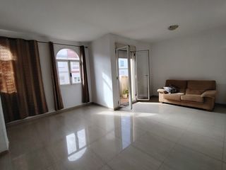 Lloguer Pis  Avinguda de sant josep de la muntanya. Alquiler de piso dos dormitorios en extramuros