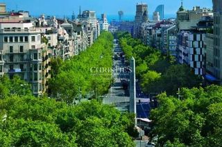 Àtic  Muntaner. Ático con terrazasolárium en barcelona