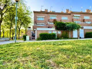 Casa bifamiliare  Carrer de la marinada. Exclusivo chalet pareado esquinero en torreblanca. ¡pieza íunica