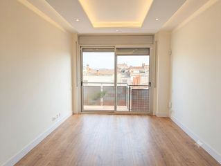Miete Etagenwohnung in Gràcia. Luminoso piso nuevo con ascensor. parking y trastero