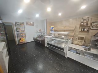 Lloguer Local Comercial  Calle de jerónimo ibran. Local comercial muy bien situado
