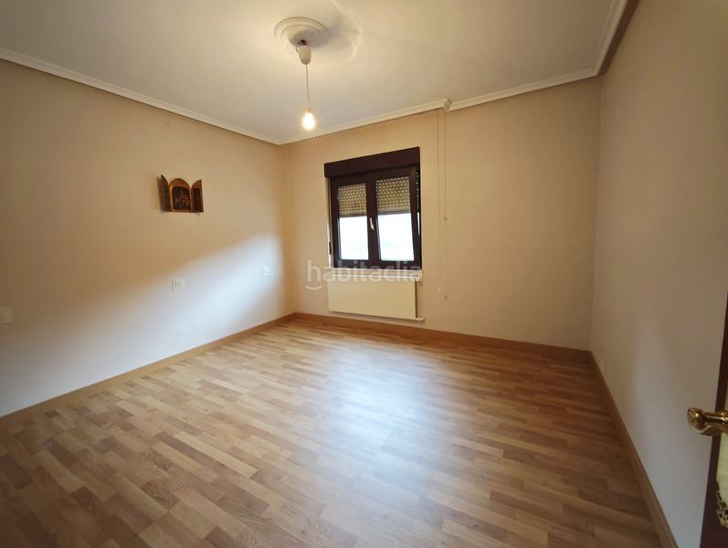 Foto f8bfb862-2d71-4ecc-baa8-8b817f72898d. Casa adossada amb calefacció aparcament a Aller