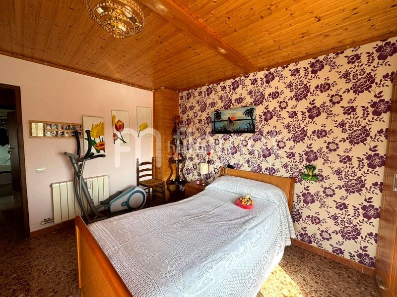 Foto 02561080-1522-414b-a2ab-b761ab1b54c5. Casa amb xemeneia aparcament a Botarell