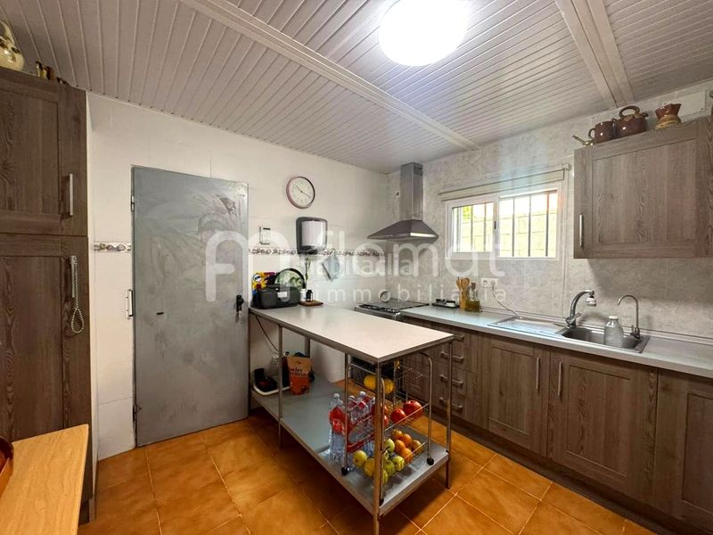 Foto 3f682b8a-cf1e-44df-a6cd-d4e76239c870. Casa amb xemeneia aparcament a Botarell