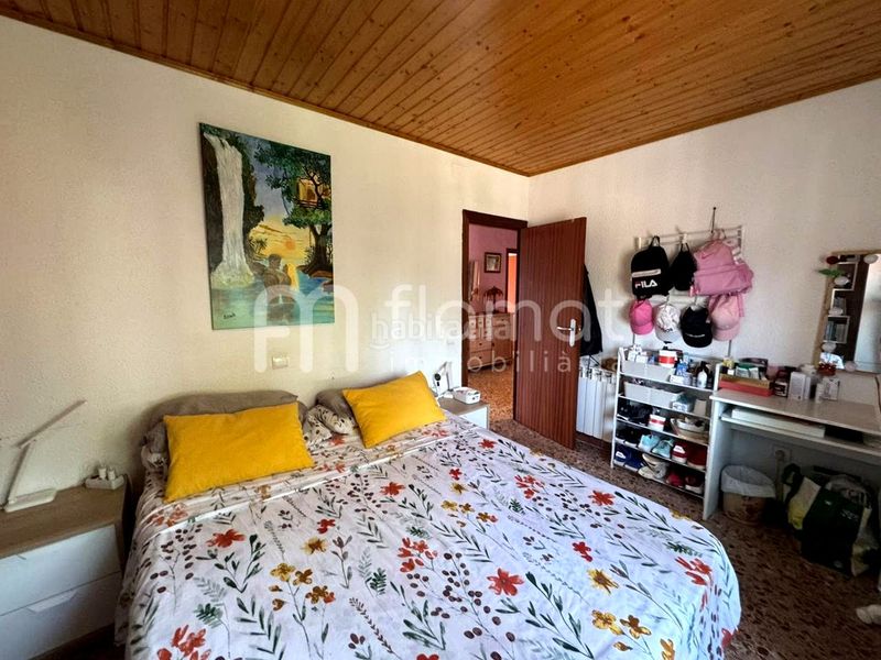 Foto 7367c298-b779-4596-aff5-3548e580f266. Casa amb xemeneia aparcament a Botarell