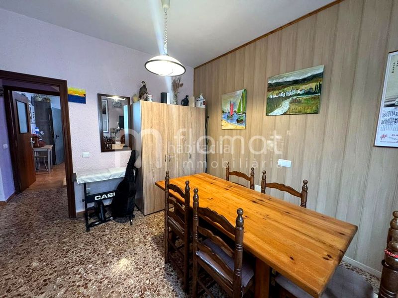 Foto b0daa7eb-5616-4499-ada8-66b8c6517bdc. Casa amb xemeneia aparcament a Botarell