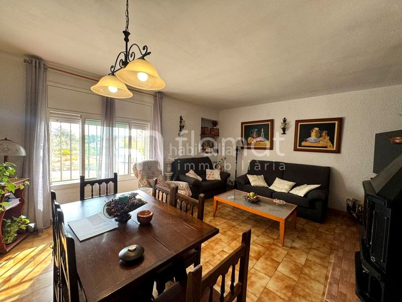 Foto b38aea59-4e0f-4b9f-ad8f-7efb3971547d. Casa amb xemeneia aparcament a Botarell