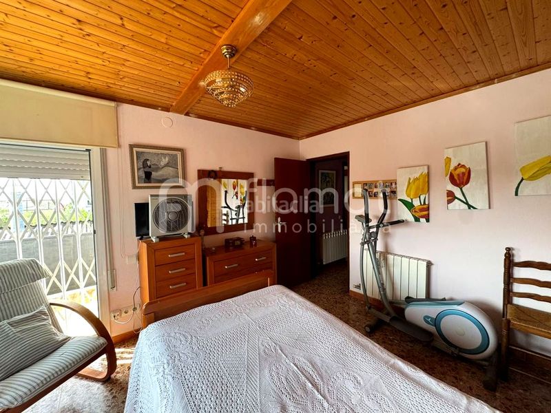 Foto b4d7ac2d-c7e4-4e39-a8ce-3d1bc48a8439. Casa amb xemeneia aparcament a Botarell