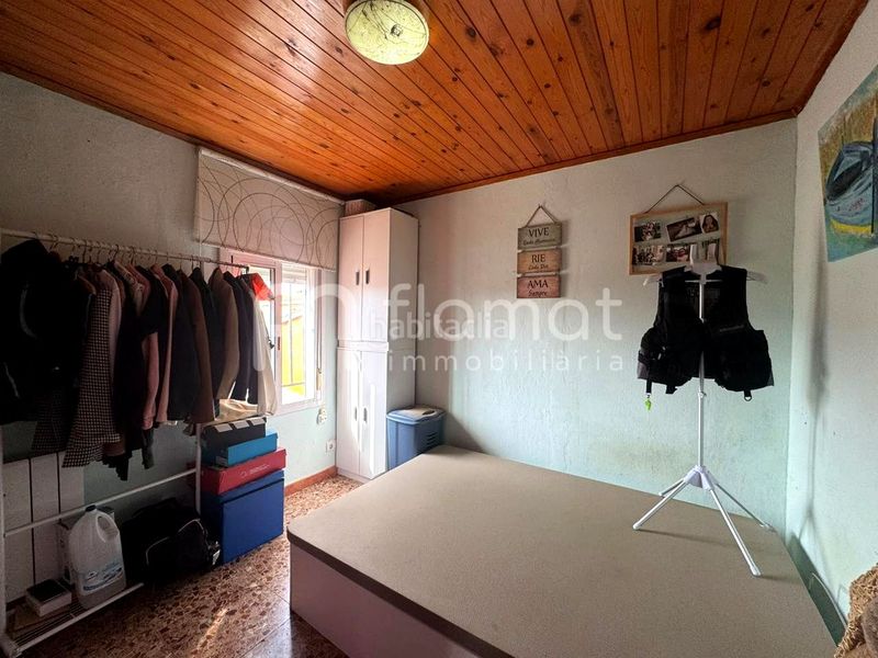 Foto dee25e3c-ce0b-4b03-941d-1feb42157887. Casa amb xemeneia aparcament a Botarell