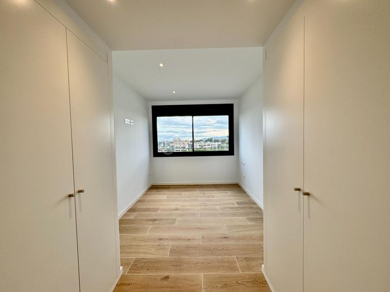 Foto 033528b0-3f22-4bee-b510-283ff0ea0028. Rent flat with heating parking pool in Finestrelles Esplugues de Llobregat