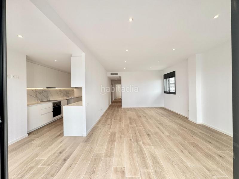 Foto 23cf7ef4-5ddf-4bde-bb9b-5e75b6f5d1f1. Rent penthouse with heating parking pool in Finestrelles Esplugues de Llobregat