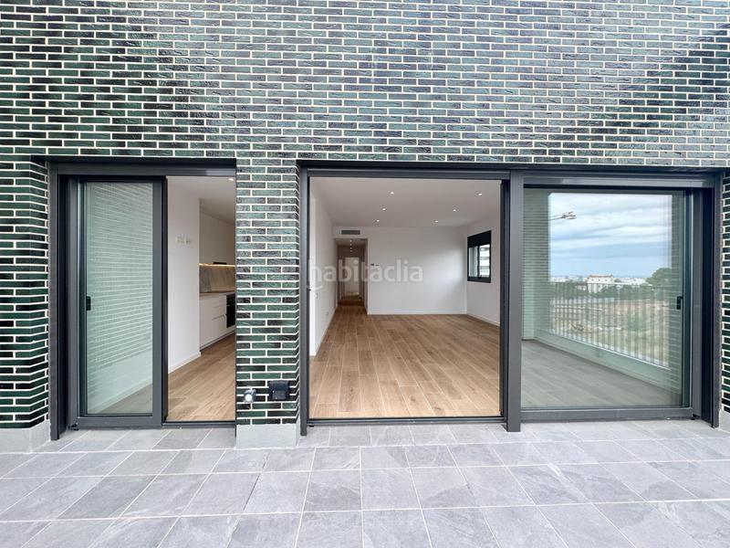 Foto 2f06cf53-a25d-49ef-ad51-2d4a085fd304. Rent penthouse with heating parking pool in Finestrelles Esplugues de Llobregat