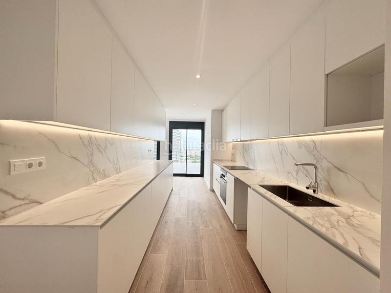 Foto 91654849-6dec-40b1-b7e4-5b22a049d9f1. Rent penthouse with heating parking pool in Finestrelles Esplugues de Llobregat