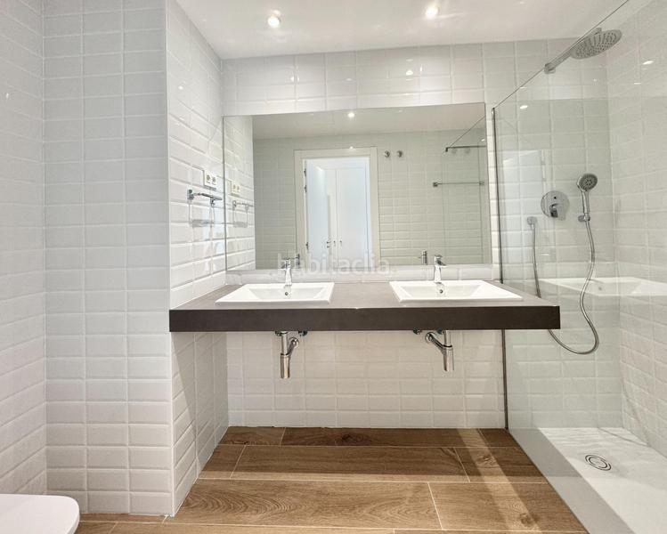 Foto 84da3c0f-d35b-4a18-b01e-1e6d4eeeb08e. Rent penthouse with heating parking pool in Finestrelles Esplugues de Llobregat