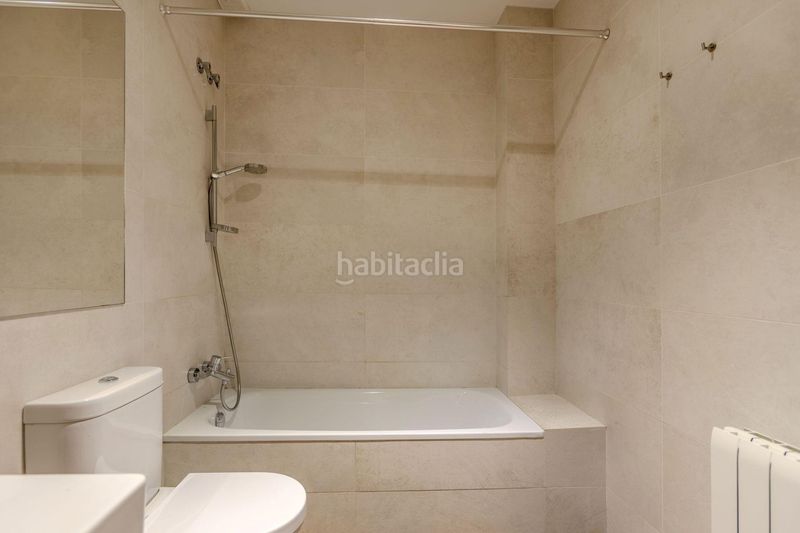 Foto e663d88f-f21b-4b85-8630-f89ff1fda5e8. Casa adossada amb calefacció aparcament a Sarrià Barcelona