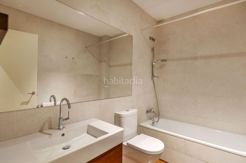 Foto fceed218-158d-4a48-893d-1de152f6a95a. Casa adossada amb calefacció aparcament a Sarrià Barcelona