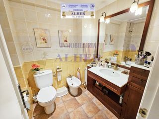 Etagenwohnung  Ibaizabal kalea. Amplia vivienda reformada con 2 plazas de garaje y trastero c/ i