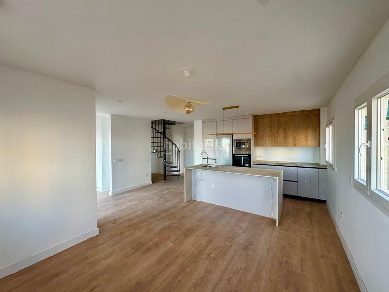 Foto 60142e6c-2cea-45fd-b7a2-feafbc935b7f. Dúplex amb aparcament piscina a Montemar Torremolinos