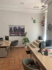 Local Comercial  Calle dolores ibarruri pasionaria. Se vende local comercial en esquina – ideal para clínica u otros
