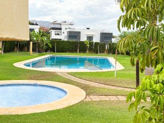 Casa adossada a Capellanía - Retamar. Casa adosada con piscina privada en residencial con pádel – alha