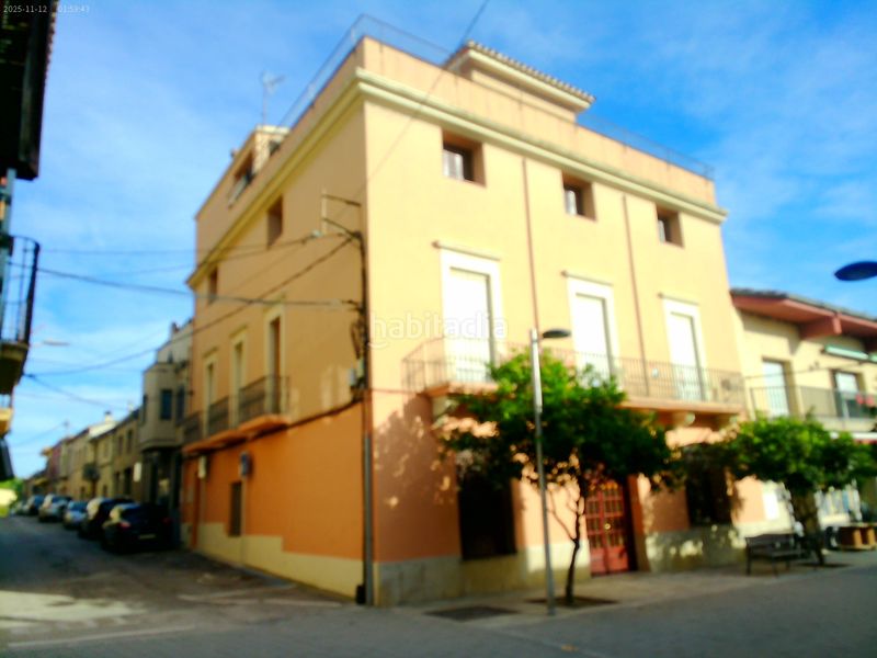 Foto 8f3e977c-2ca7-4f3d-84c4-f0b0bdfaee86. Edifici a plaça de noves 5 a Garriguella