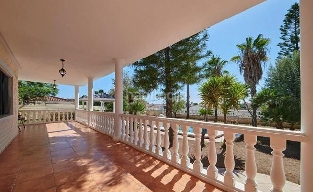 Foto 4929f98e-bba5-496a-9f65-3dced1224459. Xalet amb aparcament piscina a Los Girasoles Sant Vicent del Raspeig
