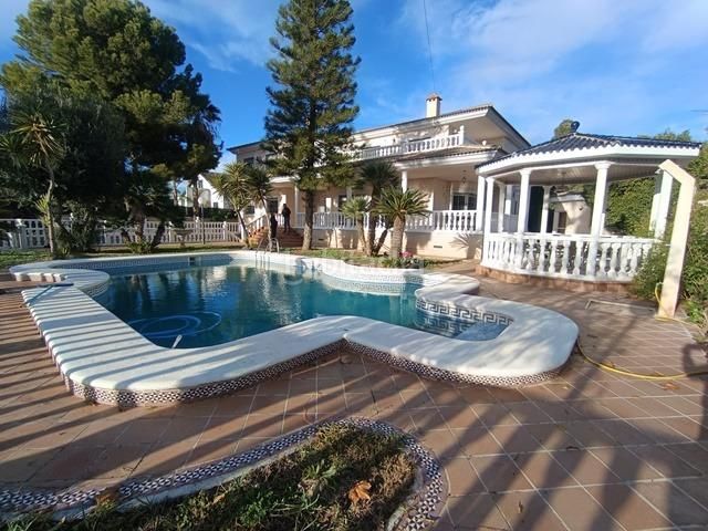 Foto 88c06d71-d6b2-4844-9d78-fbb42e6599b2. Xalet amb aparcament piscina a Los Girasoles Sant Vicent del Raspeig