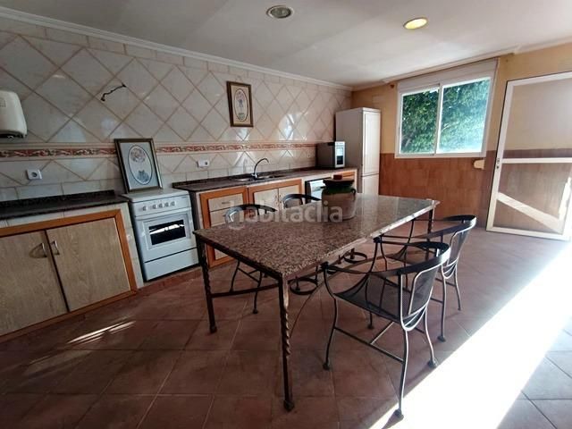 Foto 8d22bbaa-1b2d-4f04-ae46-366c78adb11e. Xalet amb aparcament piscina a Los Girasoles Sant Vicent del Raspeig