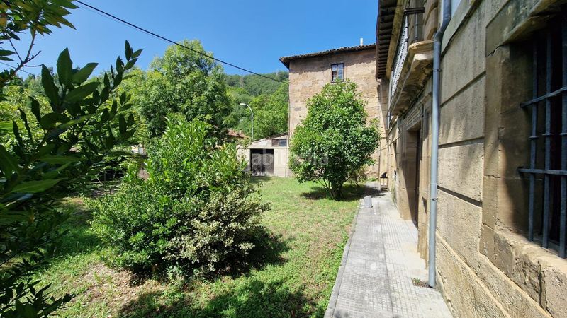 Foto f65df28d-65cf-417e-8ad5-d378216b900c. Masia a calle felipe canseco 28 a Lena