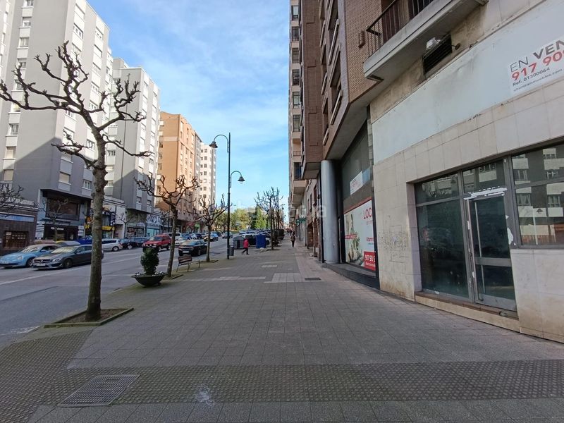 Foto 12461822-1dc1-4e97-b22d-869dc8e4bf10. Local comercial a El Carbayedo - El Quirinal Avilés