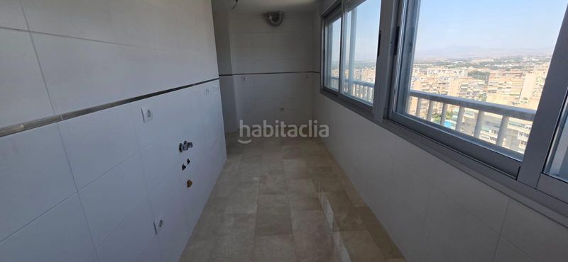 Foto dd264343-ea44-472a-a4c3-37c5cc37f445. Àtic a PAU 5 Alicante