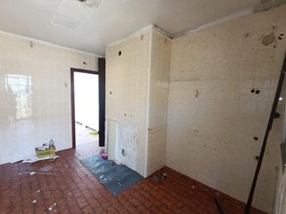 Pis  Calle andalucia. Oportunidad de inversión piso en avilés a reformar por 57,000