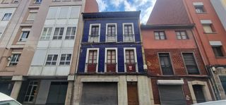 Gebäude in Calle corporaciones de lena 30. Edificio en venta para restaurar en el corazón de pola de lena