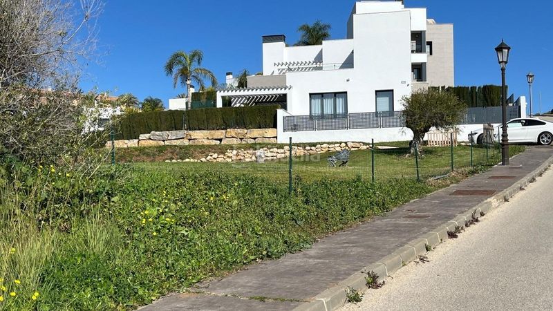 Foto 45f0b3bc-1d0e-40dd-b752-48ba24f6c6f1. Terreny residencial a La Concha - Resina Golf Estepona