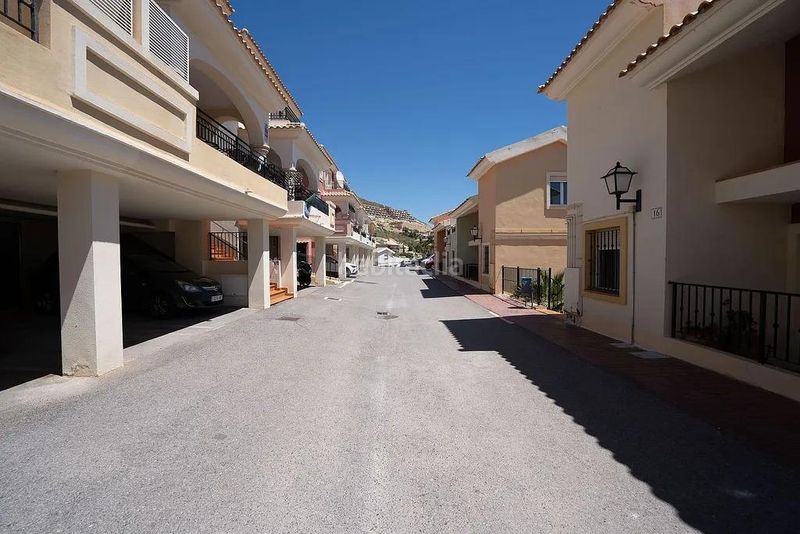 Foto a765bd56-ed84-4106-9e22-489ece224f2d. Casa adossada amb piscina a Bonalba-Cotoveta Mutxamel