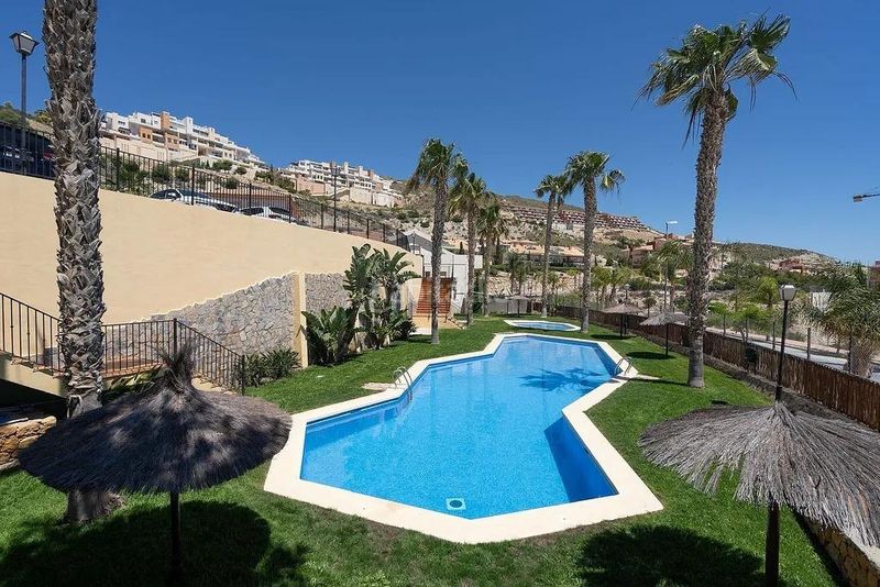 Foto f824ffe5-1275-4045-993d-b9bae3e05401. Casa adossada amb piscina a Bonalba-Cotoveta Mutxamel