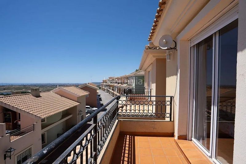 Foto fcf817d0-8db6-475a-90ee-b2af7c50160a. Casa adossada amb piscina a Bonalba-Cotoveta Mutxamel