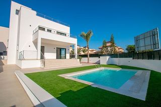 Xalet a La Marina. 2 últimas villas en la marina , alicante costa blanca