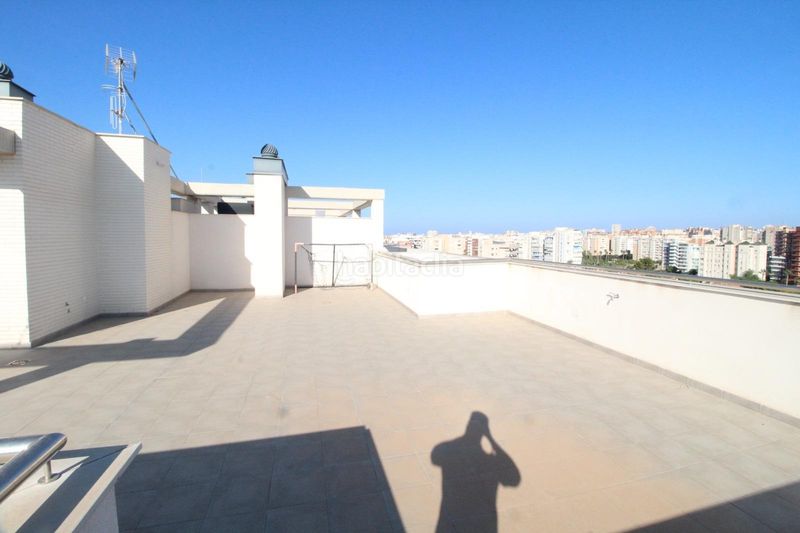 Foto 5a644bdb-1267-4397-a12a-550b20336eb5. Àtic amb calefacció aparcament piscina a Albufereta Alicante