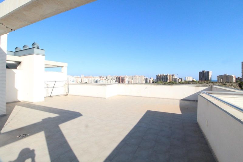 Foto 7d3afbfe-79ab-441a-9126-50fbc4fe4570. Àtic amb calefacció aparcament piscina a Albufereta Alicante