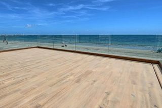 Chalet in Playa Tamarit-Playa Lissa. Espectacular chalet en primera línea de playa.