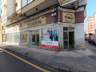 Local Comercial a Candido fernandez riesgo 1. Local comercial en el centro de sama  305 m2 con vado y gran vis
